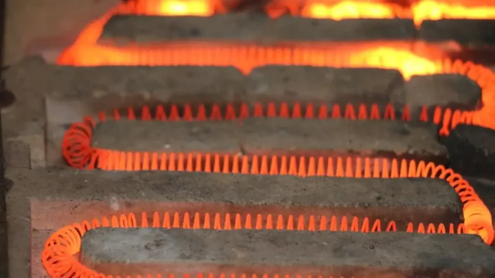 Glowing electric heating element